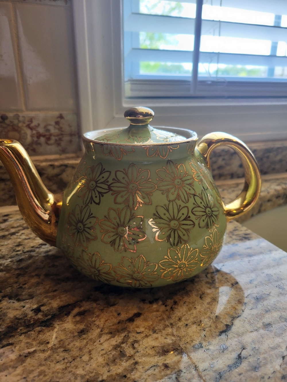 VTG Made In USA Hall Mint Green With Gold Daisys Teapot. Crack In Lid In Pics